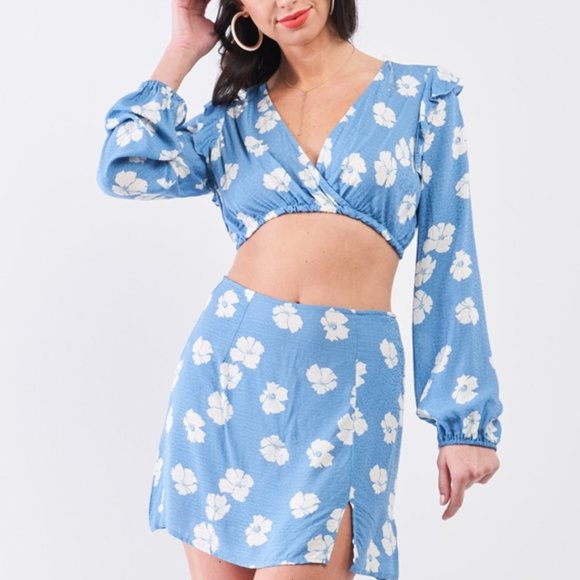 MODA ME COUTURE Tops - 2 PIECE FLORAL PRINT SET